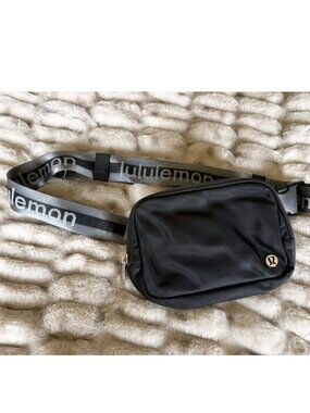 Lululemon Everywhere Belt Bag 1L Black